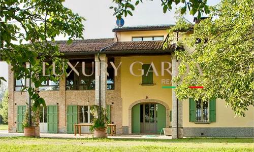 House of Character for Sale in Desenzano del Garda