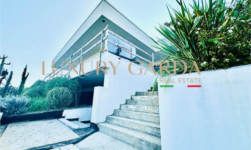 NUOVA VILLA VISTA LAGO E PISCINA INFINITY