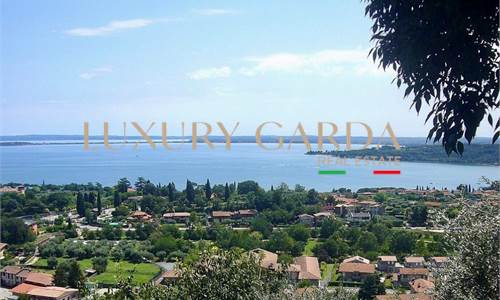 Padenghe sul Garda – Terreno di 2.800 mq con villa e vista lago totale.