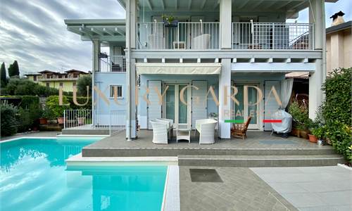 Villa con piscina a Polpenazze del Garda